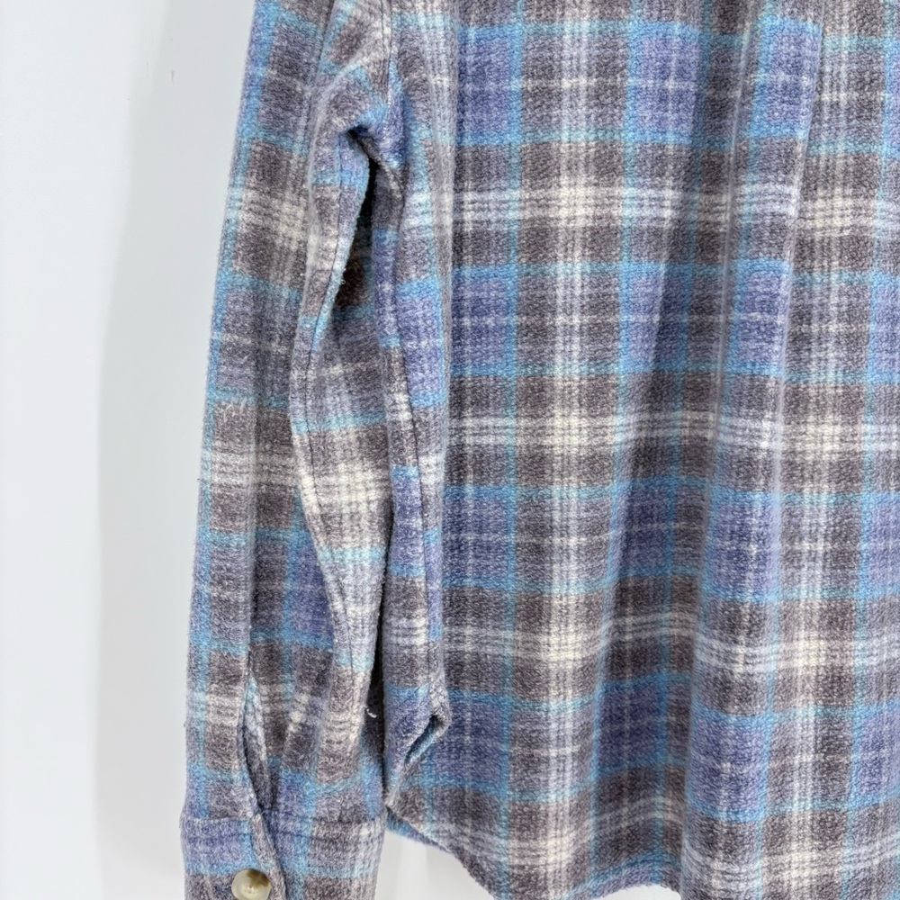 American Eagle Blue Oversized Plaid Fleece & Love
Shacket - Picture 12 of 12
